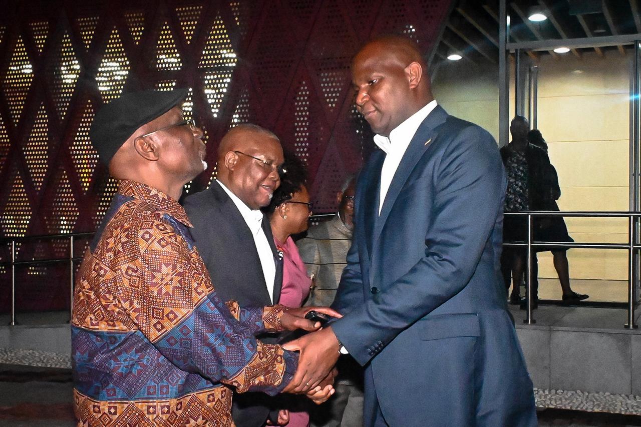 Chapo defende leitura do livro de Tomaz Salomão pela juventude moçambicana