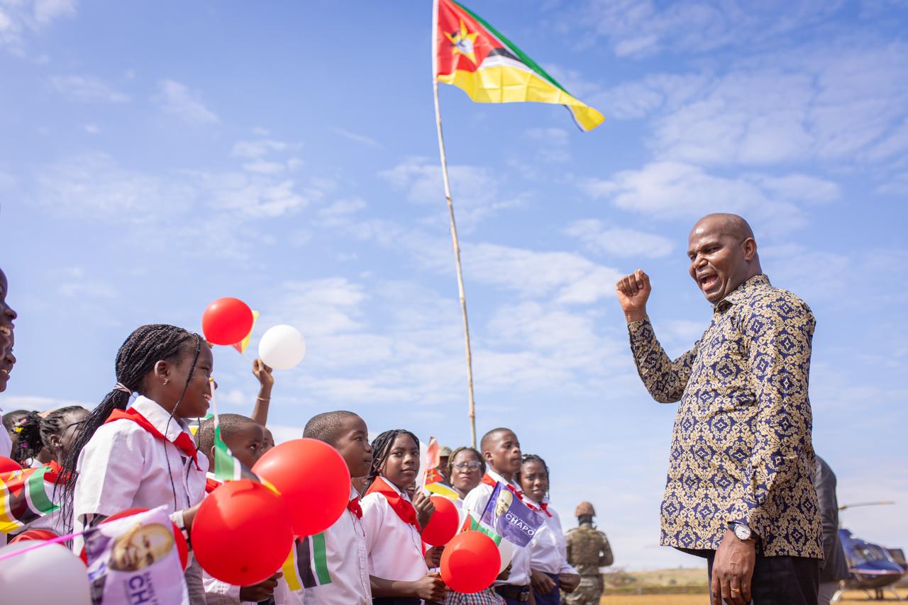 Moçambique: Presidente Chapo reforça mensagem de paz e desenvolvimento em Manica